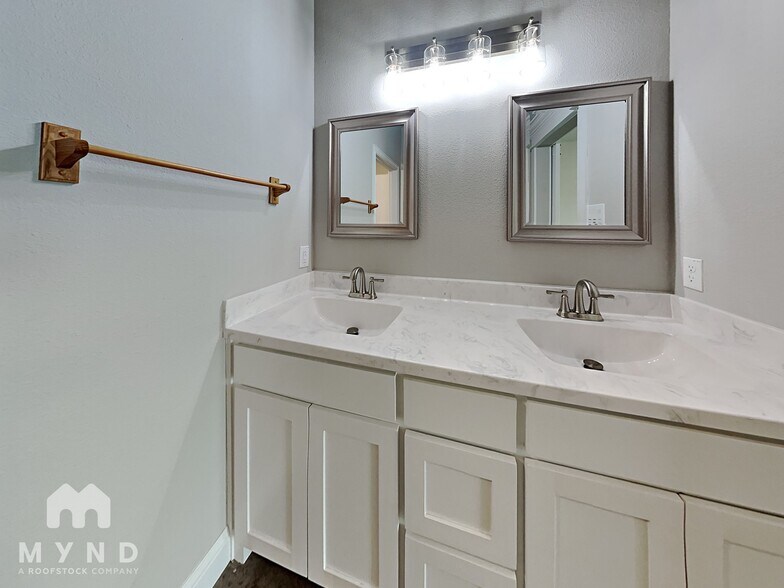 Building Photo - 5711 Barkridge Dr