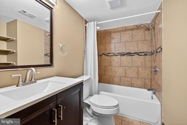 Building Photo - 10116 Little Pond Pl