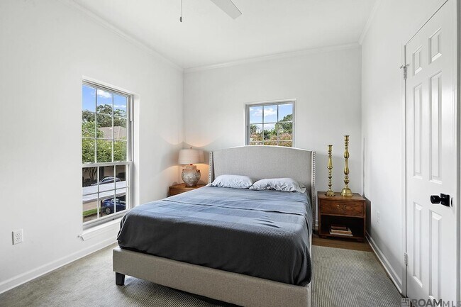 Building Photo - 7640 Lasalle Ave