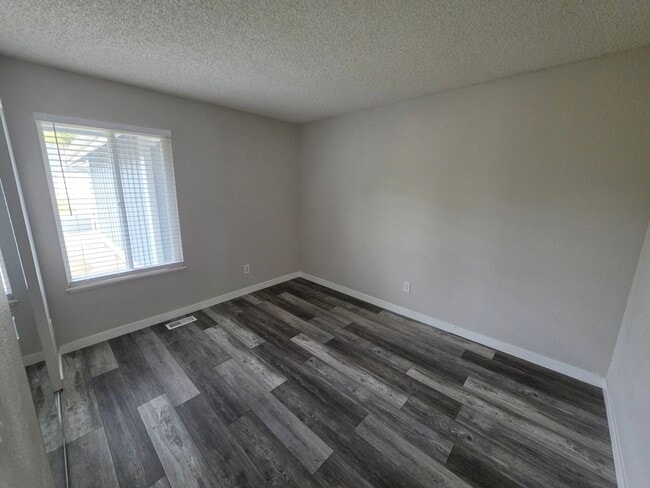 Building Photo - 6094 S Kingston Cir