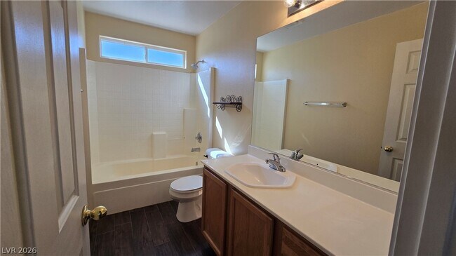 Building Photo - 3902 W El Campo Grande Ave
