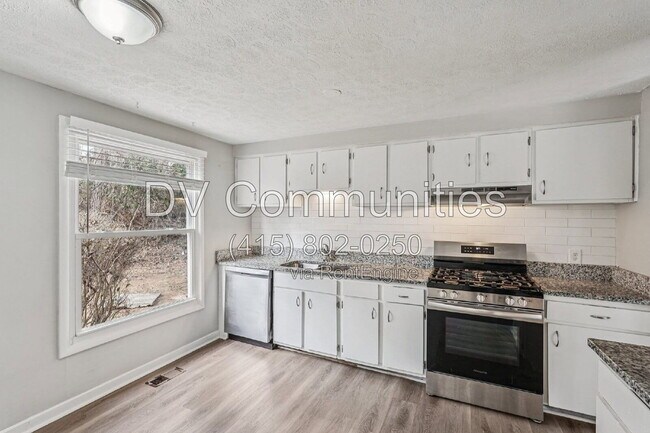 Building Photo - 3531 Tewksbury Dr SW