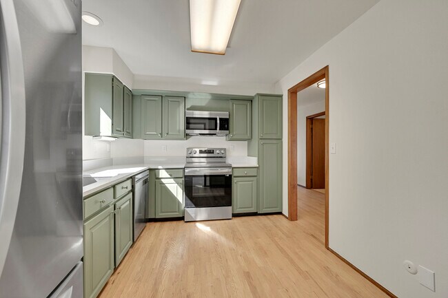 Building Photo - 2356 S Hiwan Dr