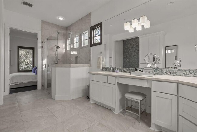 Building Photo - 4720 Rockcliff Rd