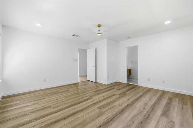 Building Photo - 1707 Yucca Ln