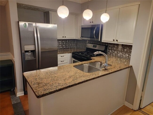 Building Photo - 2025 Brian Way