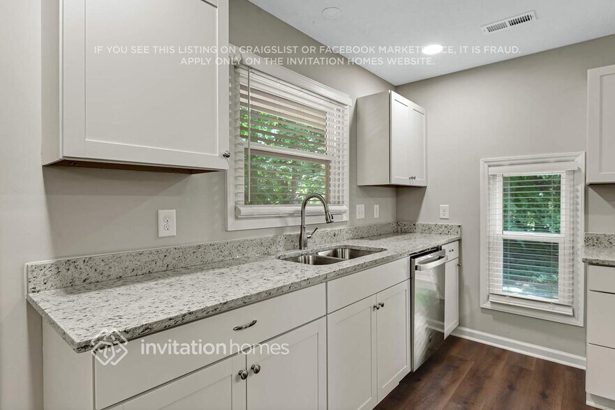Building Photo - 2221 Gemway Dr