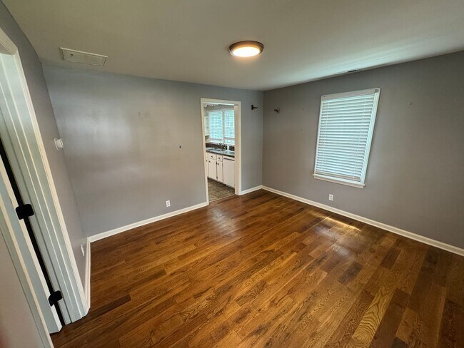 Building Photo - Cute house in Madison! Backs up to Lanier ...