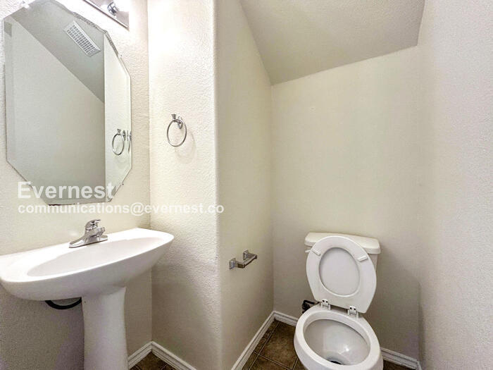 Building Photo - 2226 Hidden Meadow