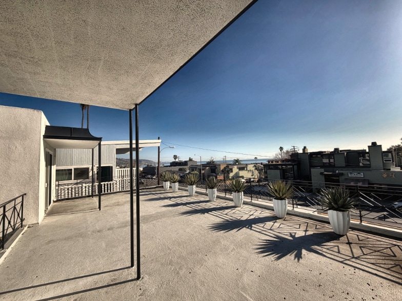 Building Photo - 1220 N Coast Hwy