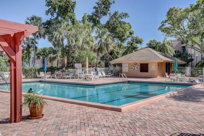 Building Photo - 950 Egret Cir