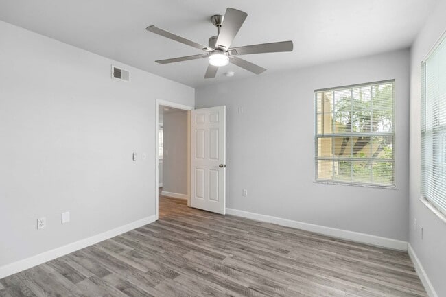 Building Photo - Fully updated 2/2 unit available now for a...