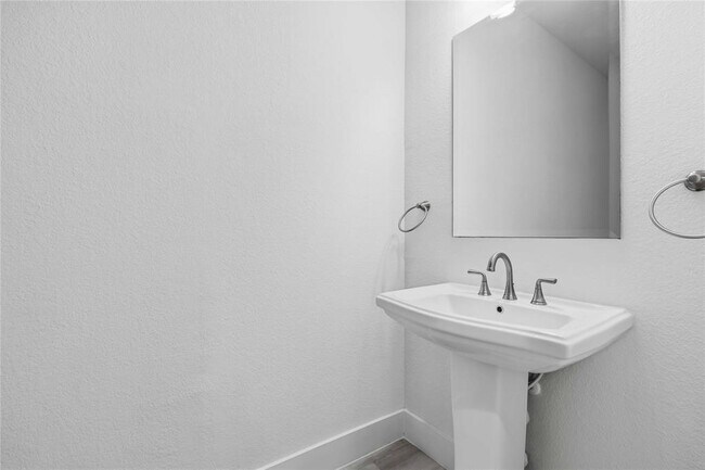 Building Photo - 401 Sitlington Ln