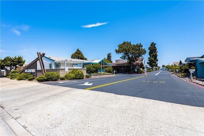 Building Photo - 16444 Bolsa Chica St