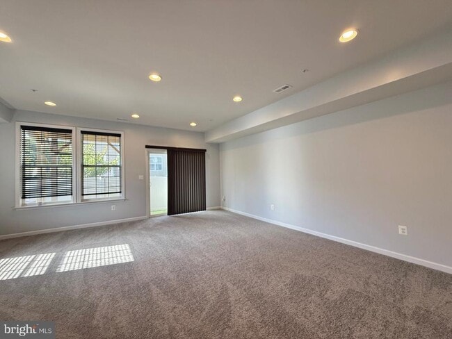 Building Photo - 4721 Six Forks Dr