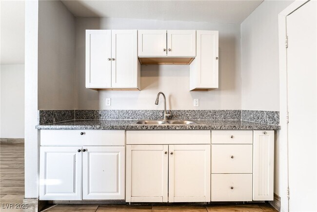 Building Photo - 1604 Ardmore St