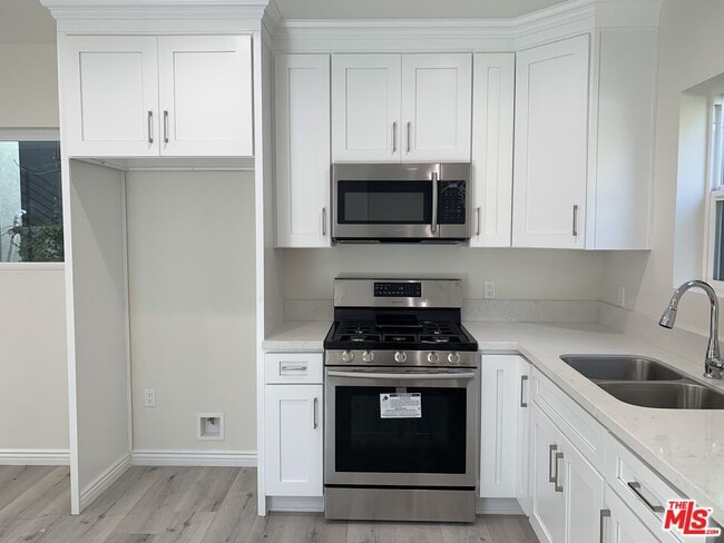 Building Photo - 1125 S Clark Dr