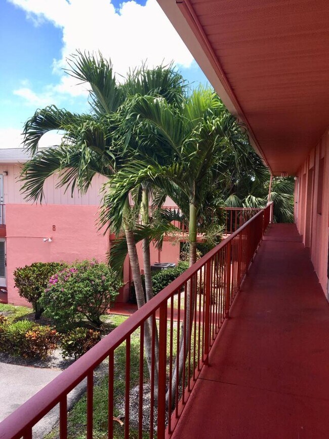 Building Photo - 9 Golfs Edge