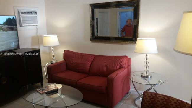 Building Photo - 1719 Lincoln St