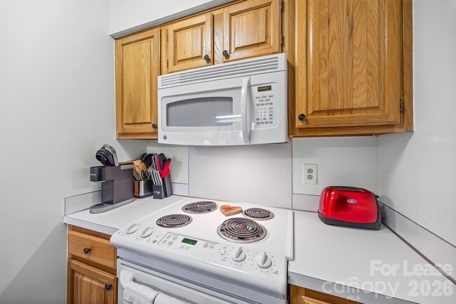 Building Photo - 5003 Sharon Rd