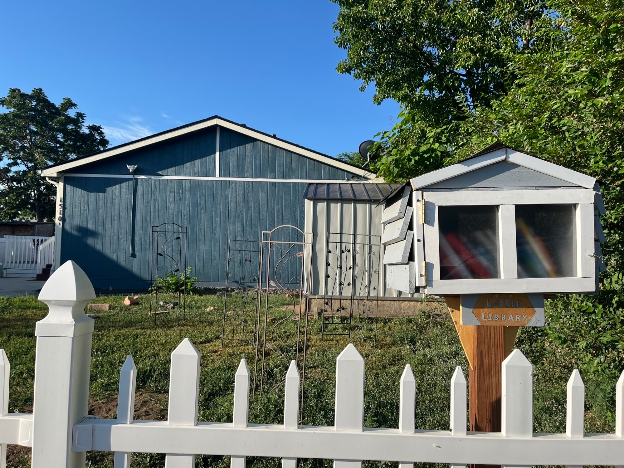 Building Photo - 1510 W Maple Ave