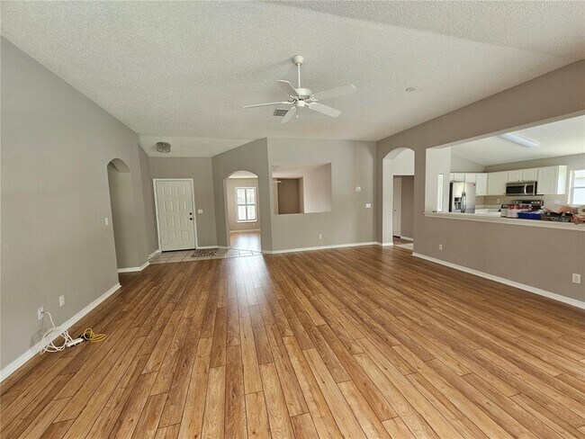 Building Photo - 2206 N Creek Ct