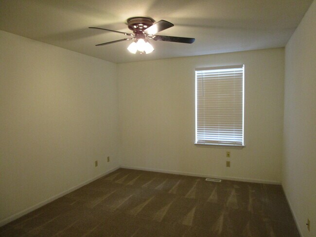 Building Photo - 2406 Calder Ct