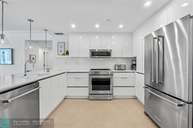 Building Photo - 20515 E Country Club Dr