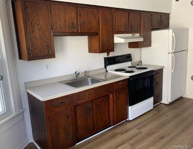 Building Photo - 103 W Main St