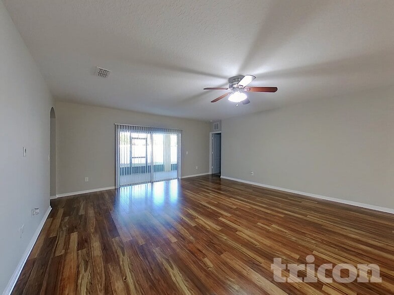 Building Photo - 492 Shirley Dr