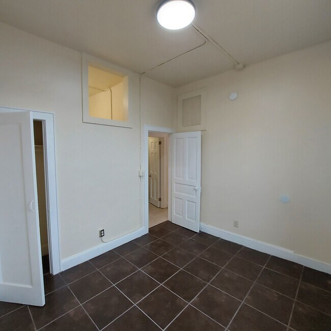 Building Photo - Riverview Apartments