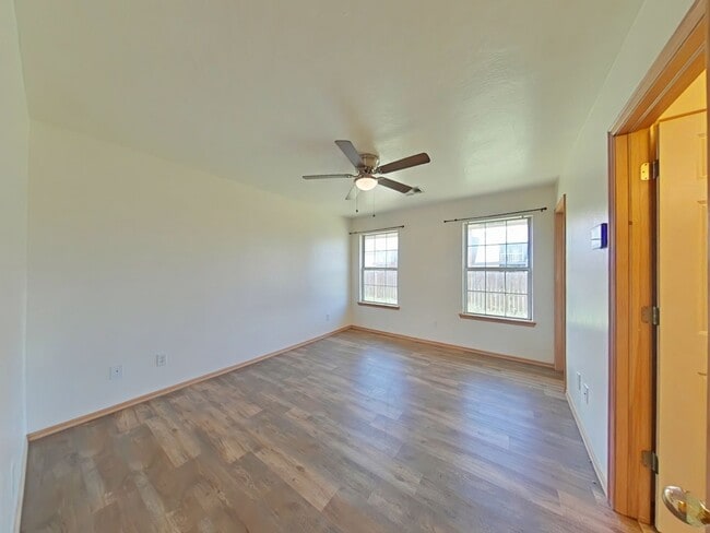 Building Photo - 6837 NW Willow Springs Dr