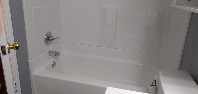 Building Photo - 2BR Arlington Duplex