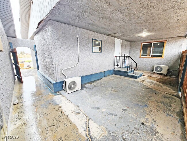 Building Photo - 2220 W Bell Vista Ave