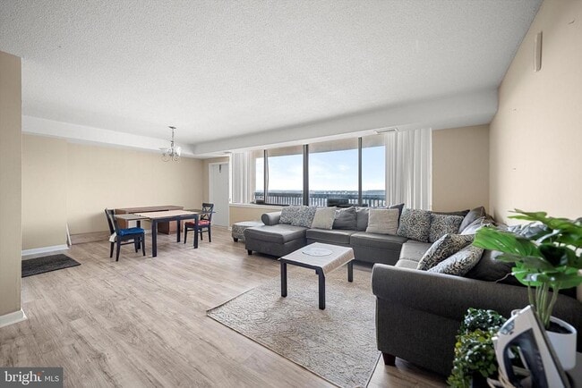 Building Photo - 3709 S George Mason Dr