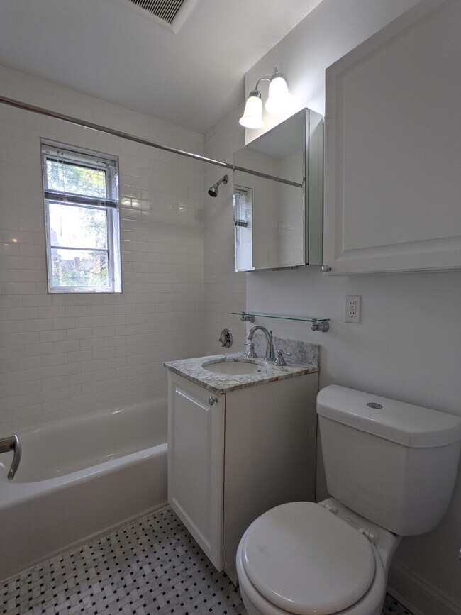 Building Photo - 76 St Paul St