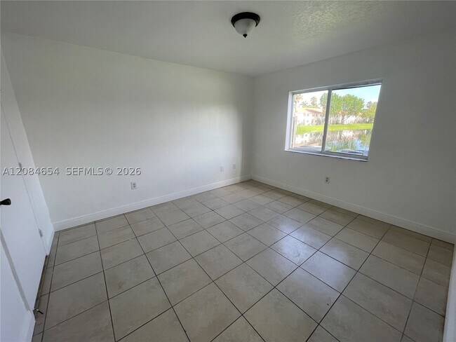 Building Photo - 1251 SE 31st Ct