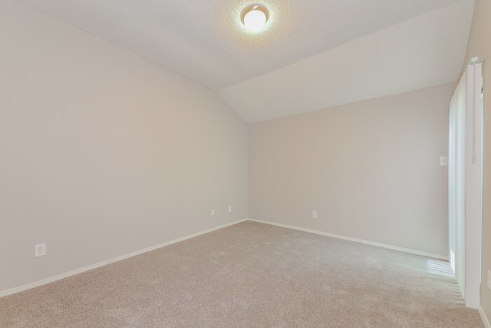 Building Photo - 600 Rancho Dr
