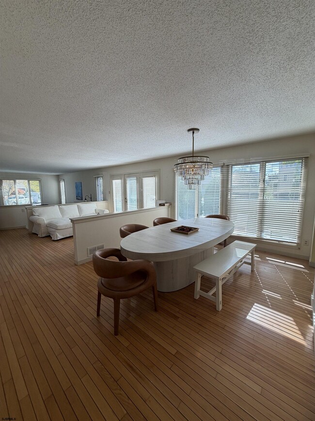 Building Photo - 33 Seaside Ct