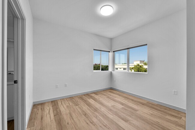 Building Photo - 1240 Magnolia Ave
