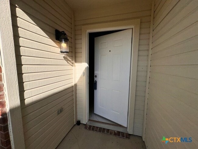 Building Photo - 3909 Bolivar Dr