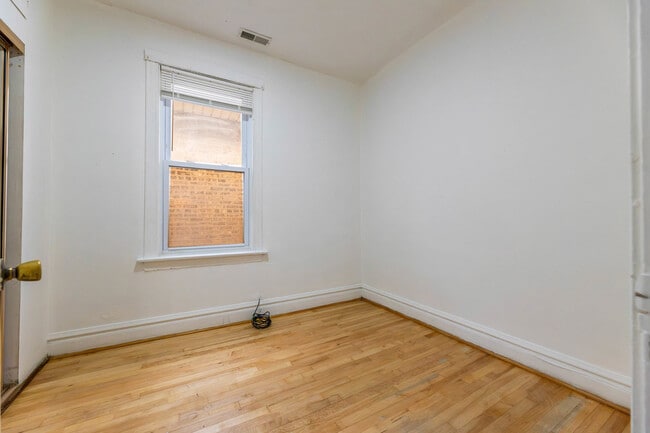 Building Photo - 2630 W 42nd St