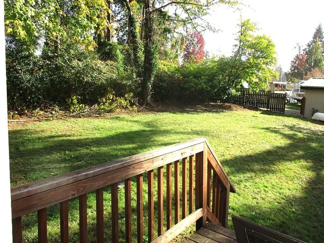 Building Photo - Charming 2 Bedroom, 1 Bathroom Home with P...