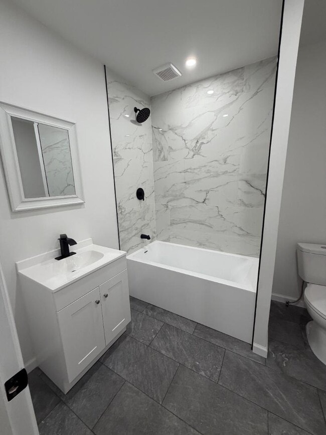 Building Photo - 6-36 Beach 22nd St