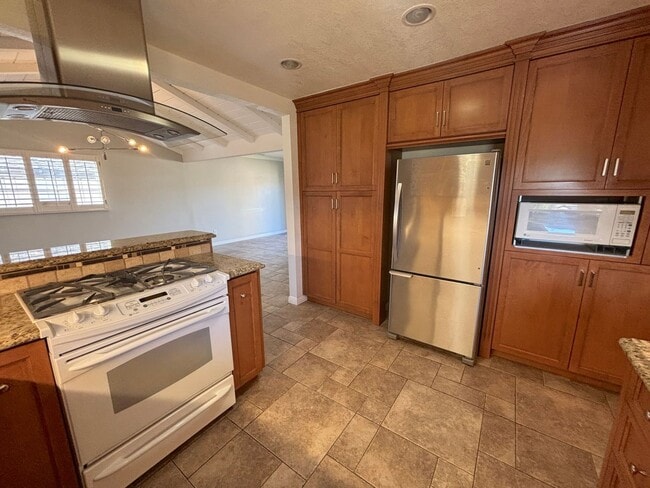 Building Photo - Beautiful home in the city of Orange.