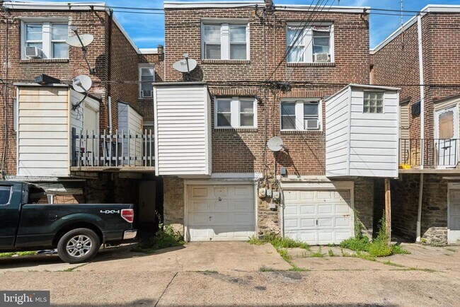 Building Photo - 922 Granite St