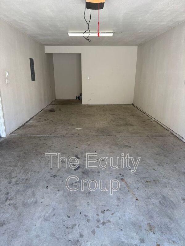 Building Photo - 2824 N County Center St