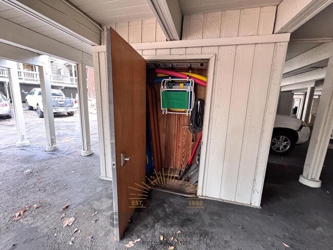 Building Photo - 2 Bedroom Furnished Condo in Incline w Carport (IM8)