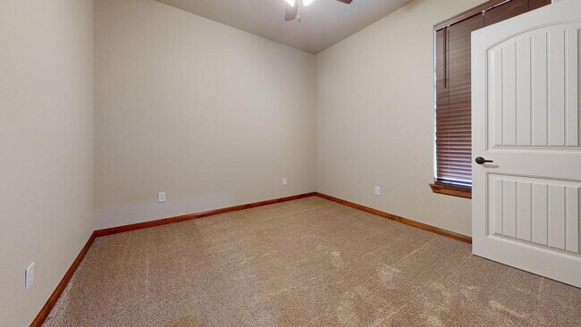Building Photo - 12832 Sierra Ln