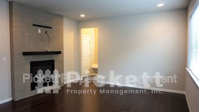 Building Photo - 1861 Claret Loop NW